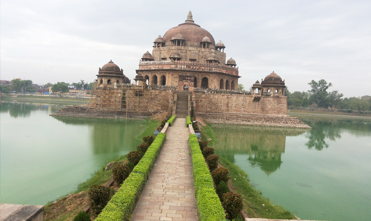 Ruins of Nalanda University in Bihar, showcasing ancient architectural grandeur. 