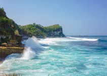 Pantai Banyu Tibo: Keindahan Alam yang Unik di Pacitan, Jawa Timur