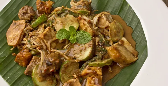 Rujak Cingur: Kuliner Khas Surabaya yang Menggugah Selera