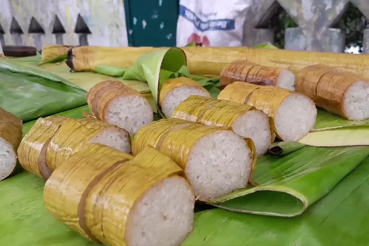 Nasi jaha khas Manado, disajikan hangat dengan tekstur pulen dan aroma harum santan serta jahe