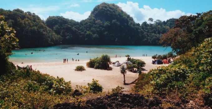Pulau Sempu: Surga Tersembunyi di Malang yang Bikin Jatuh Cinta