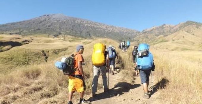 Kaki Saat Nanjak: Pengalaman dan Tips Praktis Biar Nggak Kewalahan di Jalan Mendaki