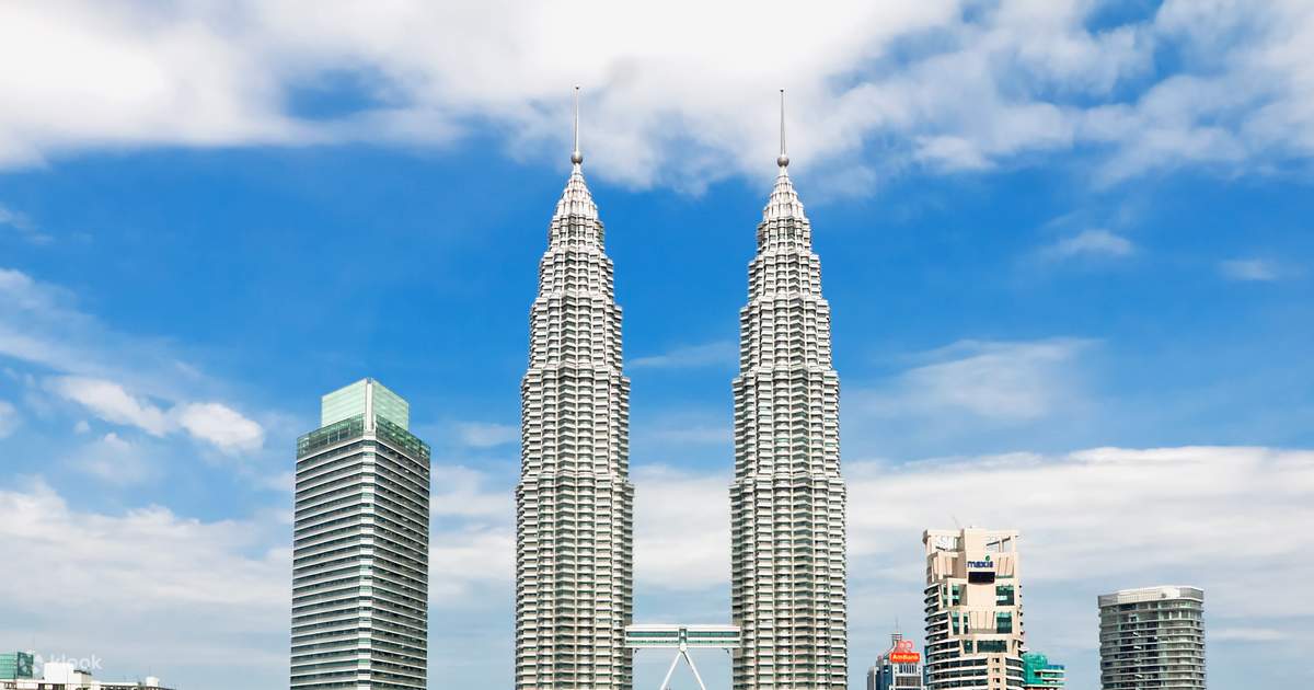 Aktivitas Menarik di Sekitar Menara