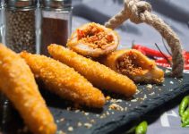 Roti Goreng isi Ayam, Camilan Gurih yang Selalu Menggugah Selera di Setiap Suapan Roti Goreng isi Ayam, Camilan Gurih yang Selalu Menggugah Selera di Setiap Suapan
