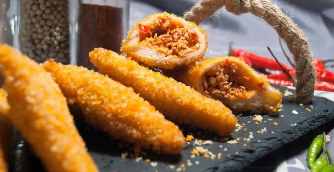 Roti Goreng isi Ayam, Camilan Gurih yang Selalu Menggugah Selera di Setiap Suapan