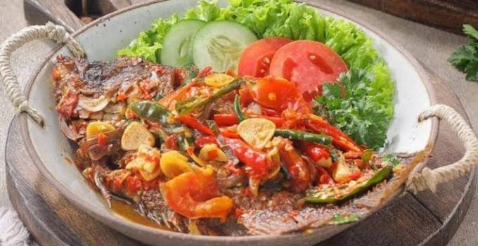 Pecak Gurame, Sajian Gurih Pedas yang Bikin Makan Jadi Lebih Berselera